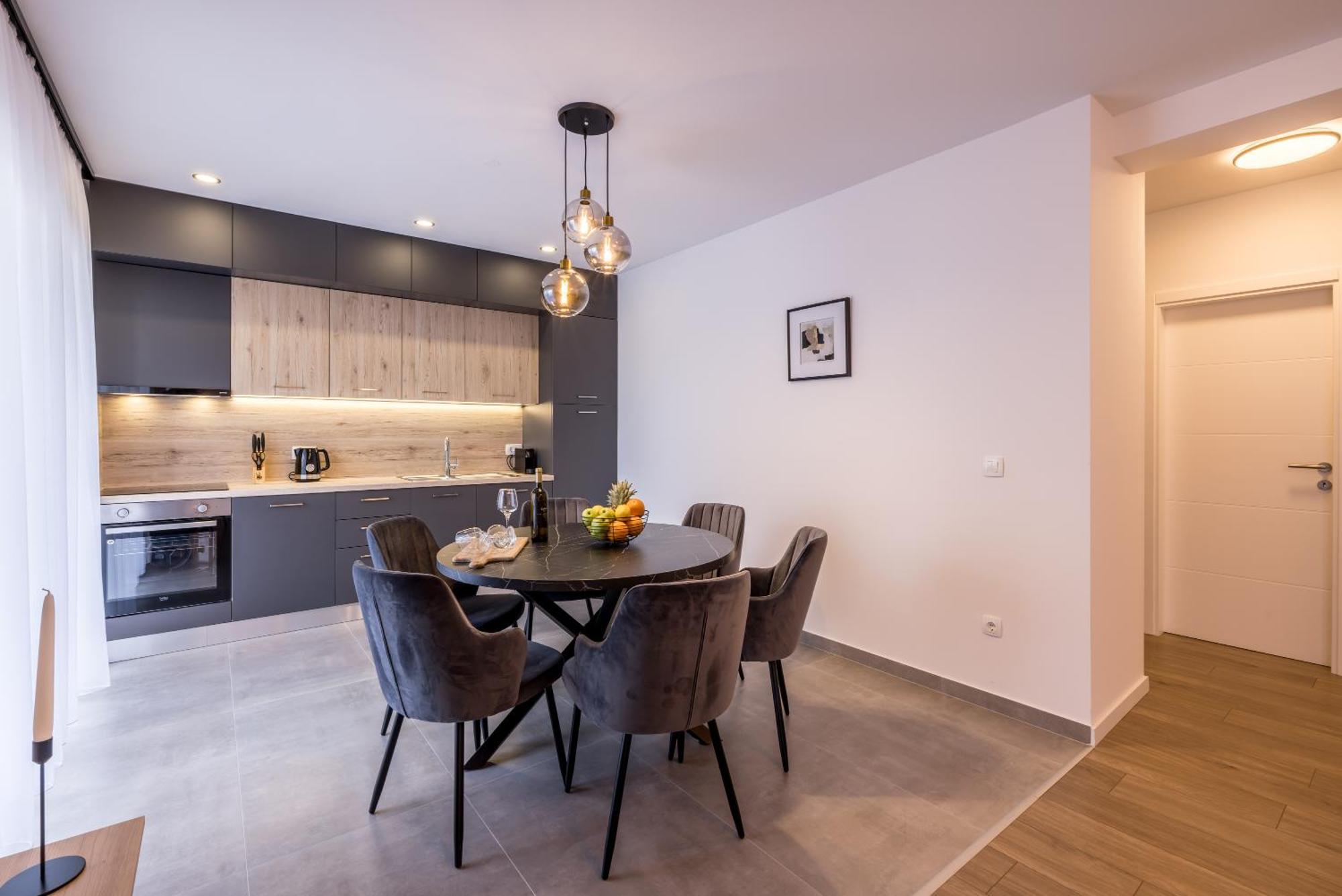 Kaštela Adriatic Nest, Cozy And Modern Two Bedroom Apartment מראה חיצוני תמונה